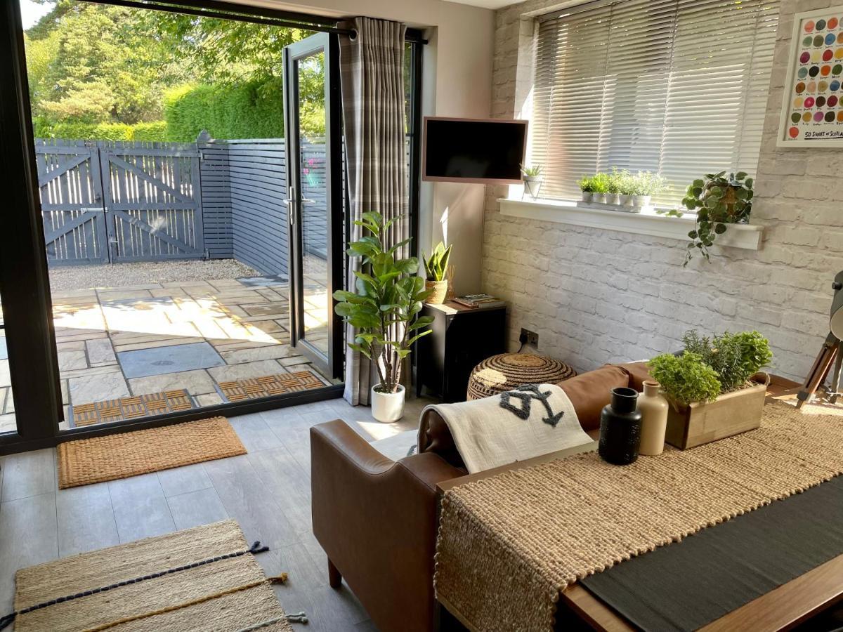 Stylish, Central Studio With Kitchen & Large Deck Fort William Exterior photo