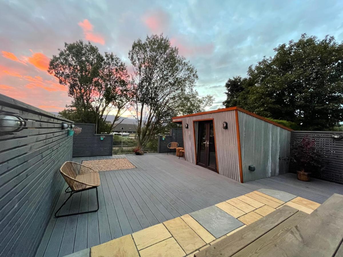 Stylish, Central Studio With Kitchen & Large Deck Fort William Exterior photo