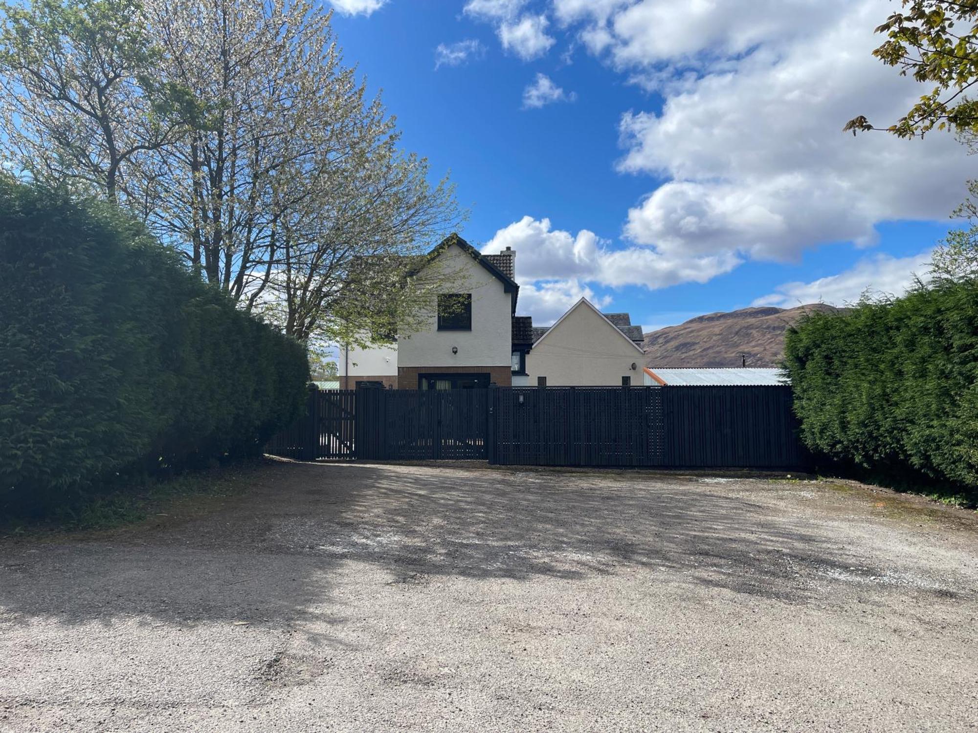 Stylish, Central Studio With Kitchen & Large Deck Fort William Exterior photo